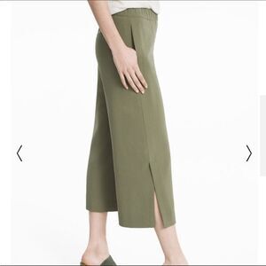 Wide leg crop pants from White House Black Market- Size 6